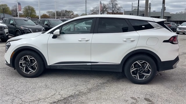 Vehicle image 10 of 24