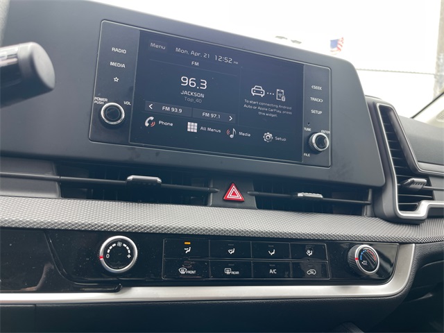 Vehicle image 18 of 24