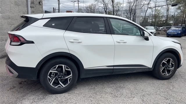 Vehicle image 6 of 24
