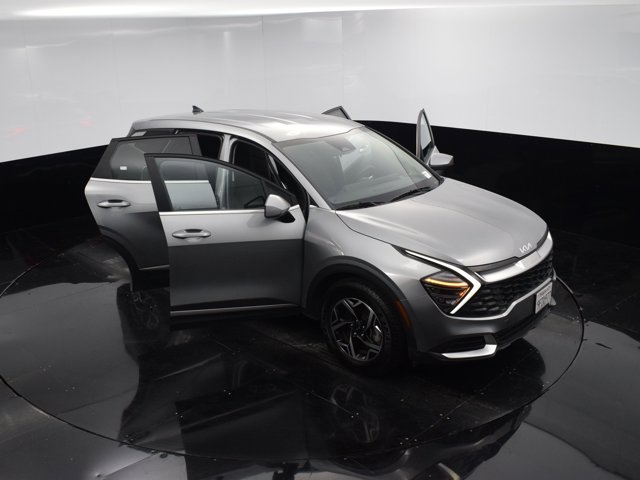 Vehicle image 38 of 41