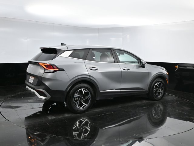 Vehicle image 17 of 41