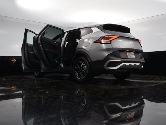 Vehicle image 27 of 41