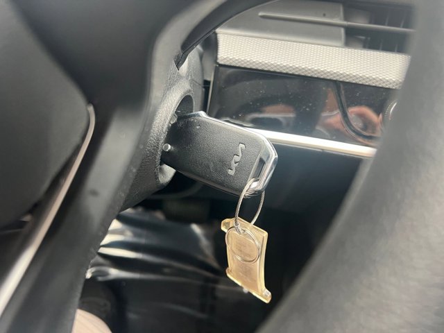 Vehicle image 22 of 45