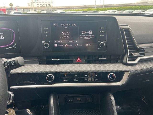 Vehicle image 18 of 45