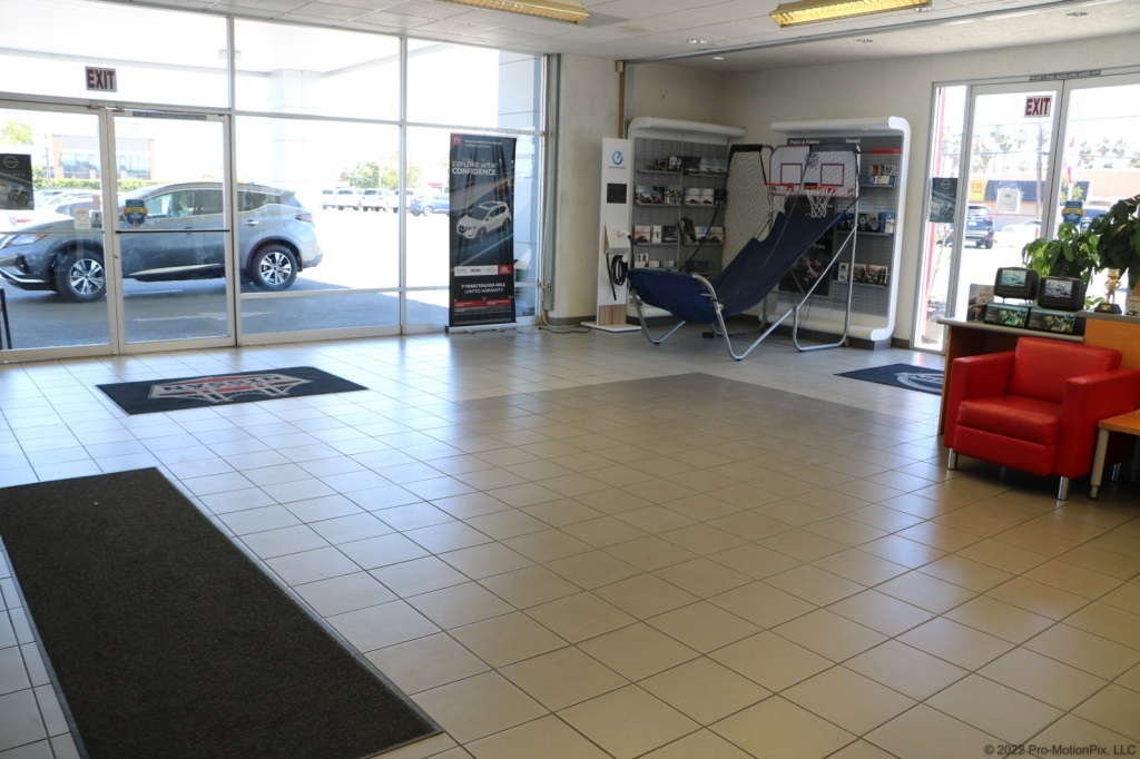 Vehicle image 8 of 11
