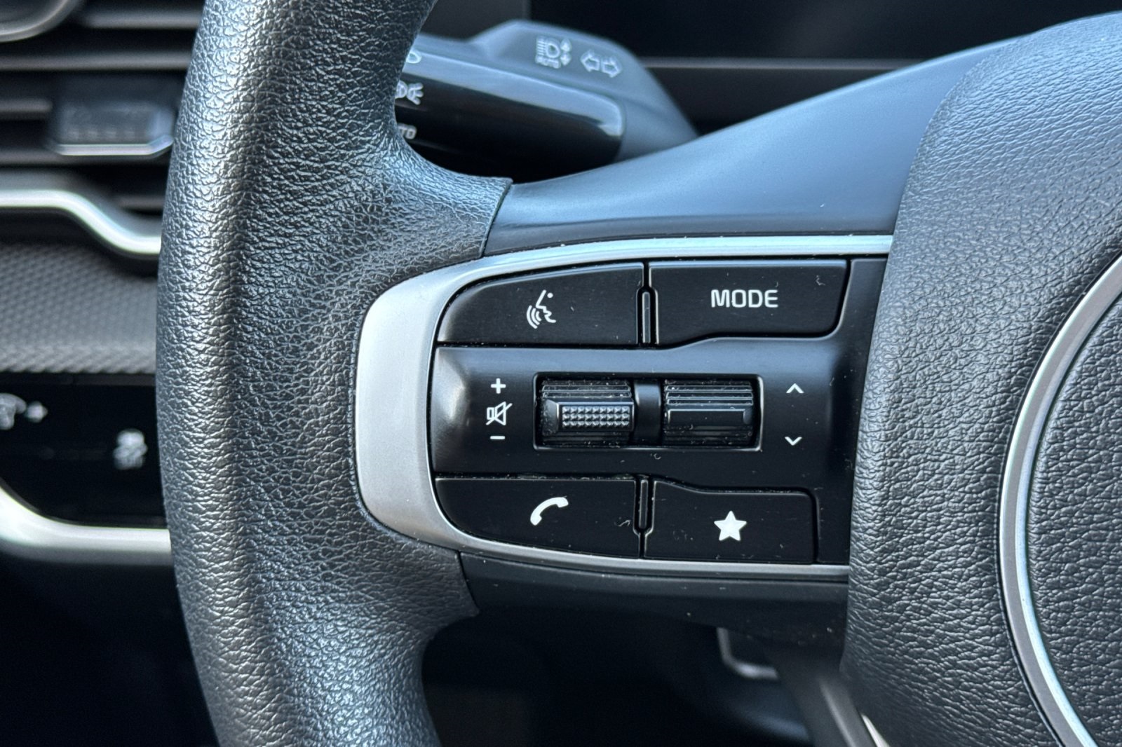 Vehicle image 36 of 53