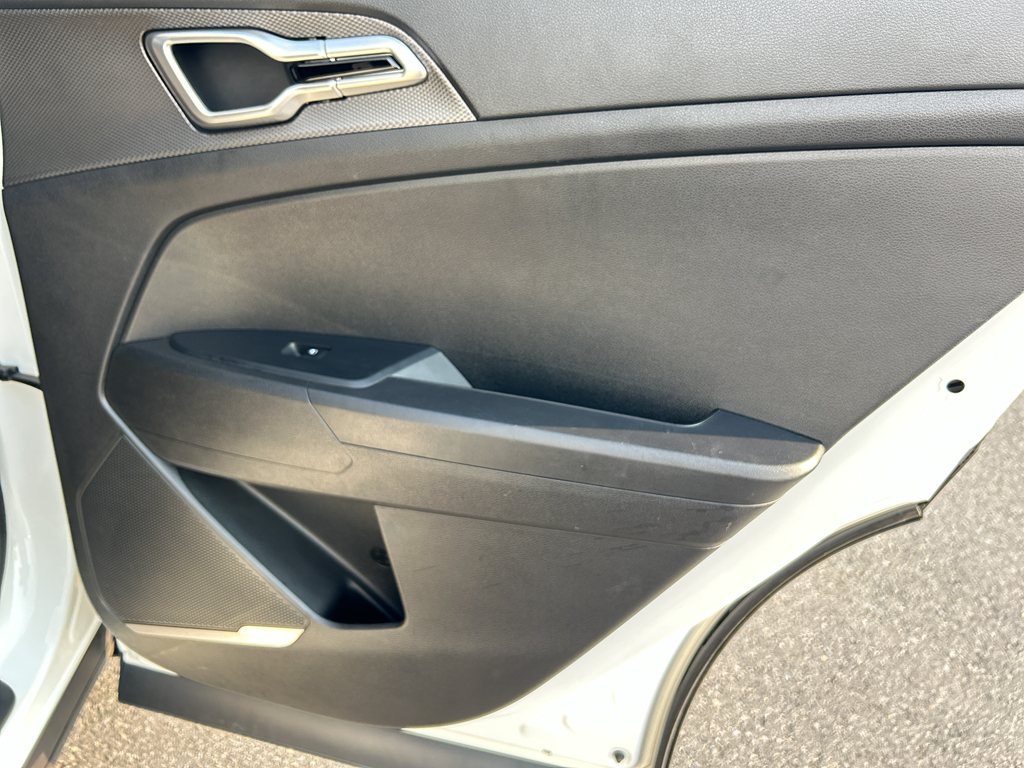 Vehicle image 21 of 25