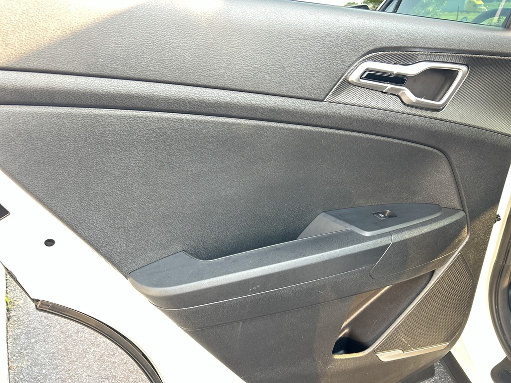 Vehicle image 19 of 25
