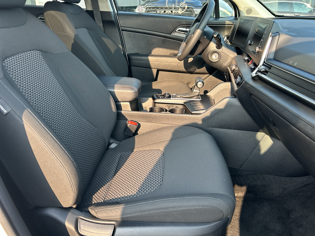Vehicle image 17 of 25