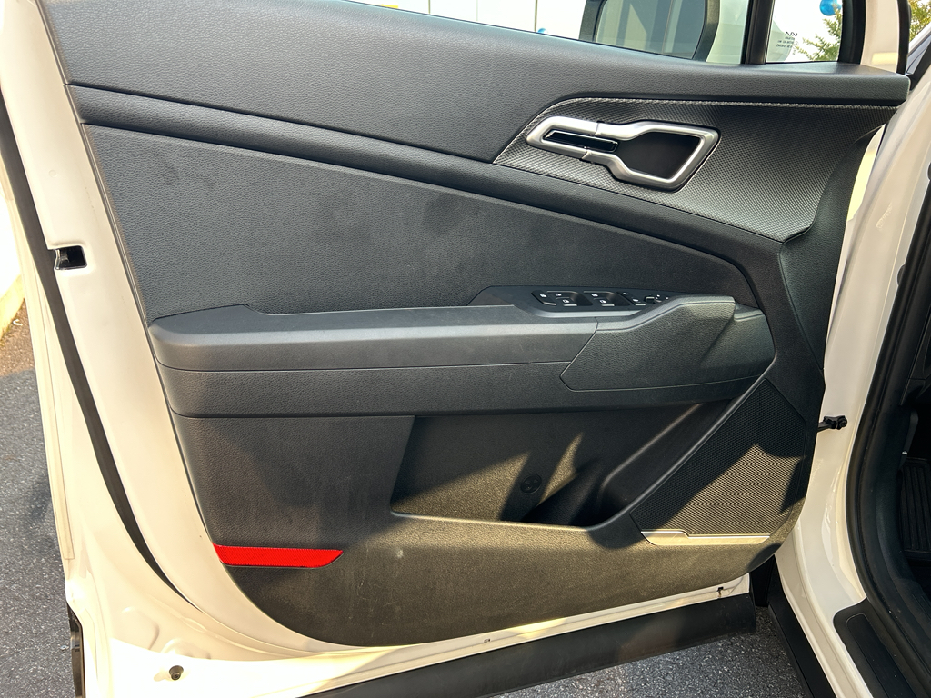 Vehicle image 18 of 25