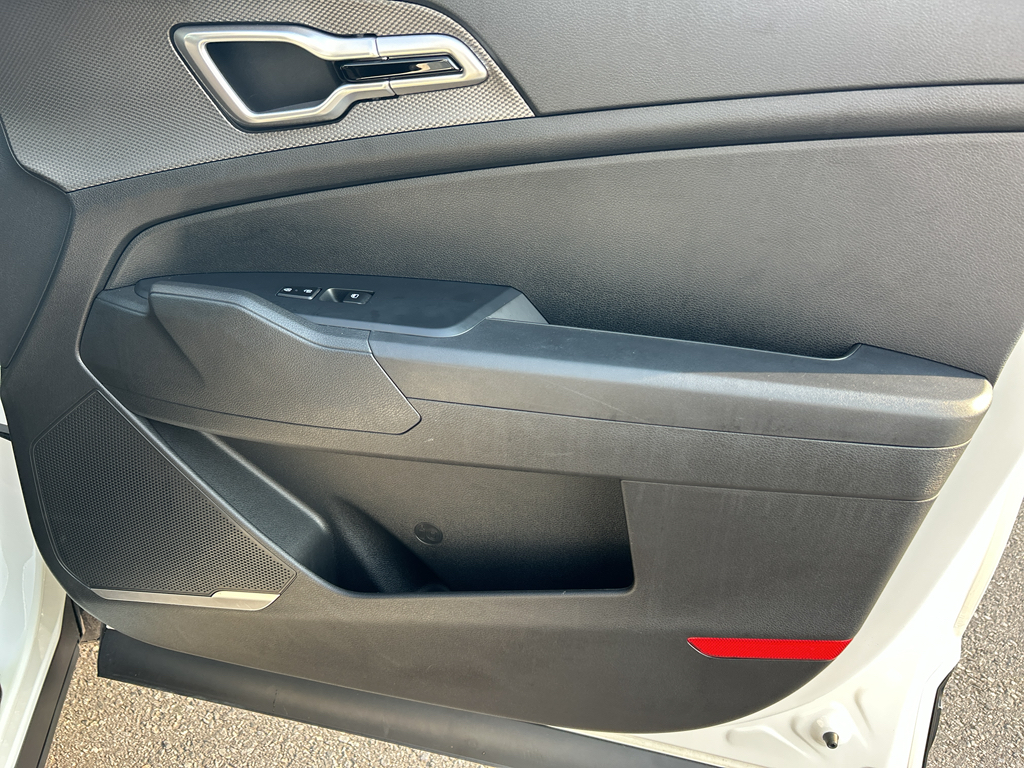 Vehicle image 20 of 25