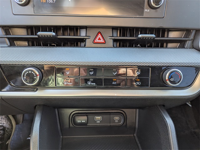 Vehicle image 27 of 30