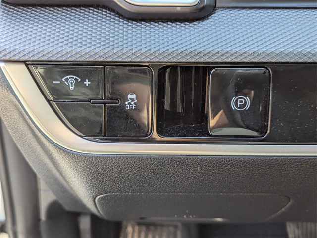 Vehicle image 28 of 30
