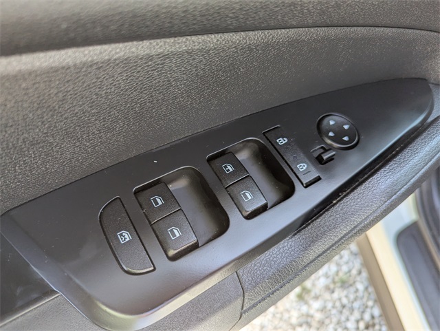 Vehicle image 25 of 30