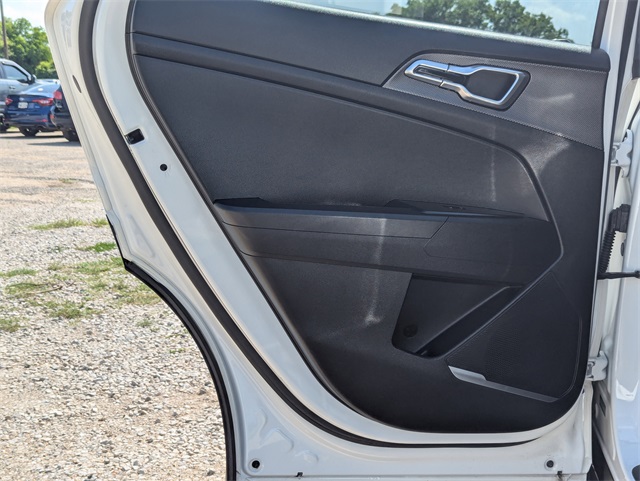 Vehicle image 23 of 30