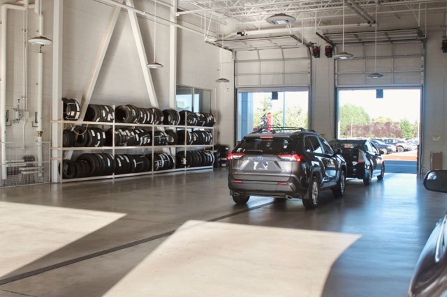 Vehicle image 6 of 9
