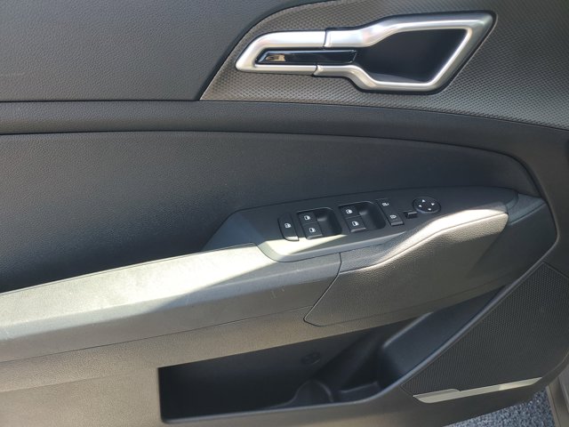 Vehicle image 16 of 28
