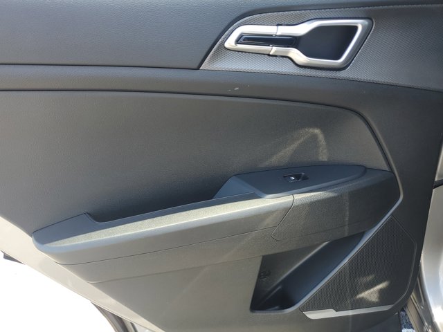 Vehicle image 13 of 28