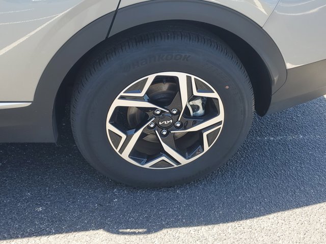 Vehicle image 8 of 28