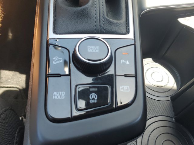 Vehicle image 25 of 28