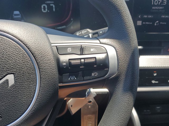 Vehicle image 26 of 28