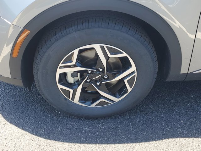 Vehicle image 7 of 28