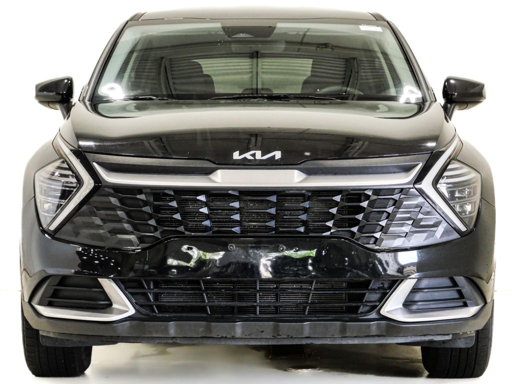 2024 Kia Sportage LX Image 2 of 28
