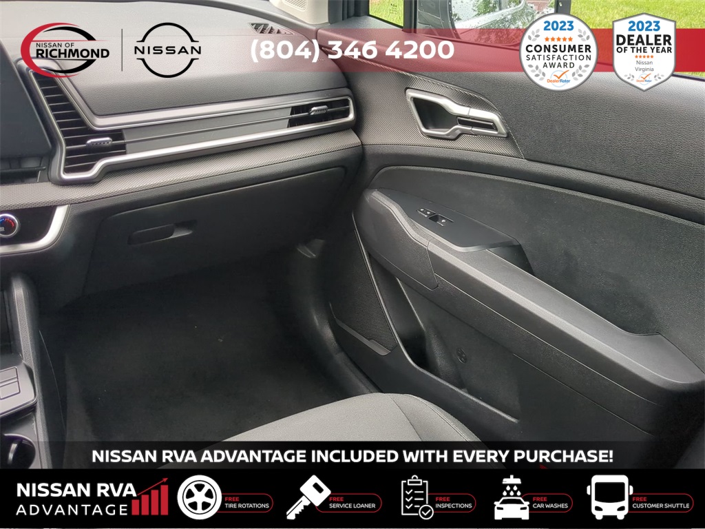 Vehicle image 17 of 26