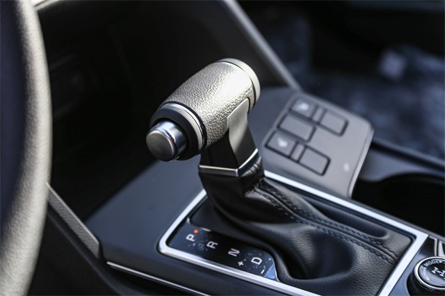 Vehicle image 18 of 25