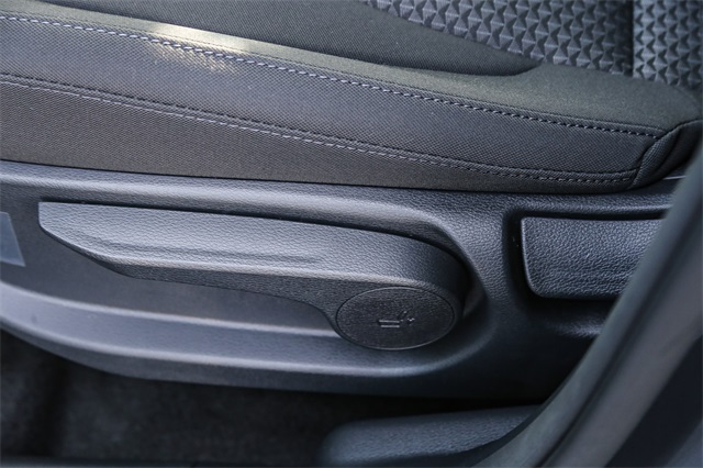 Vehicle image 21 of 25