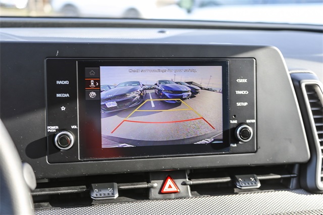Vehicle image 23 of 25