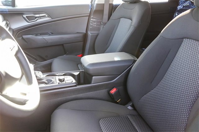 Vehicle image 16 of 25