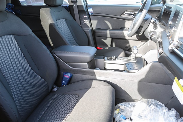 Vehicle image 15 of 25