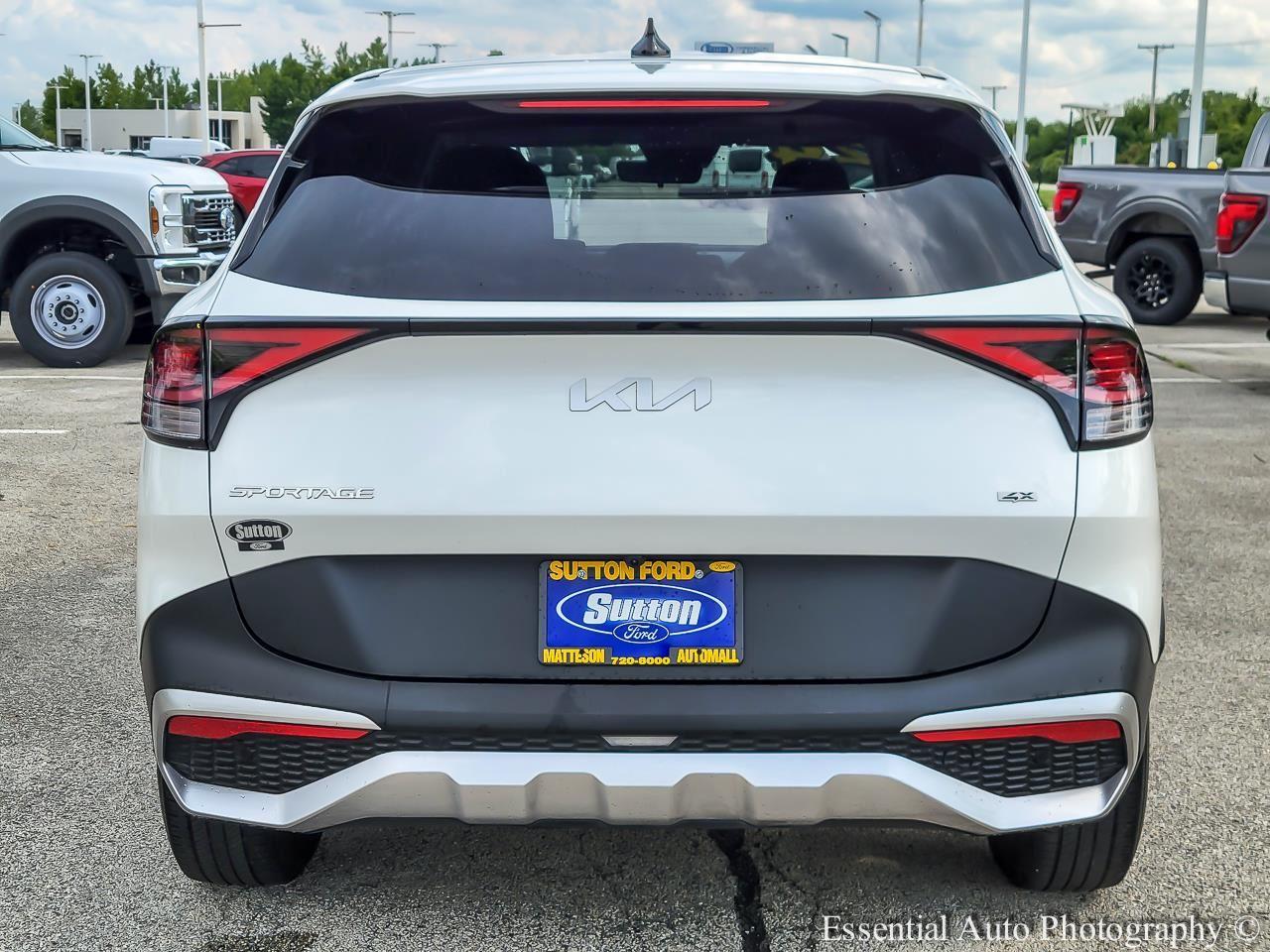 2024 Kia Sportage LX Image 4 of 34