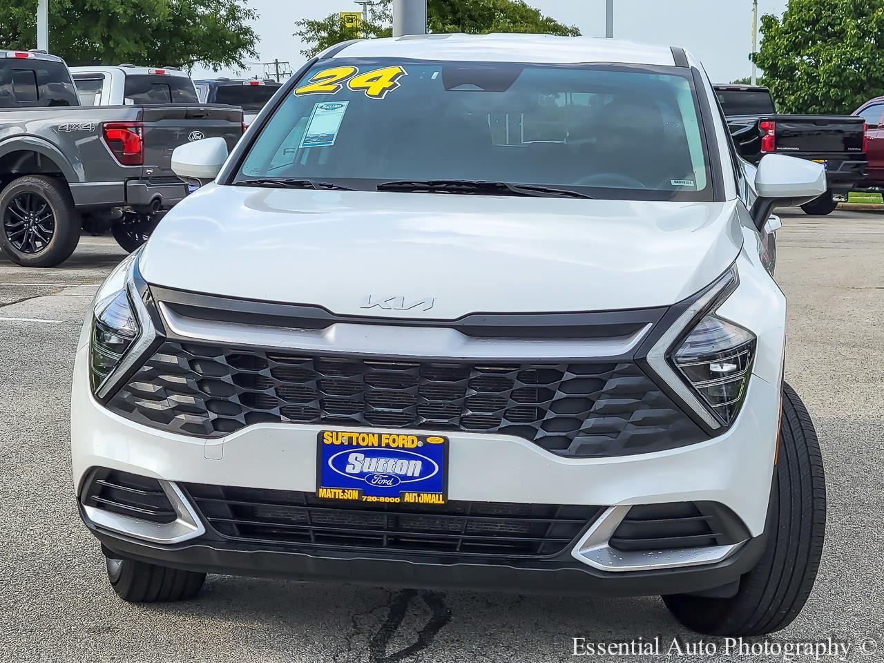 2024 Kia Sportage LX Image 2 of 34