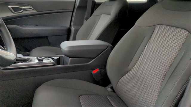 Vehicle image 18 of 25
