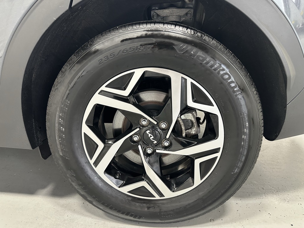 Vehicle image 12 of 64