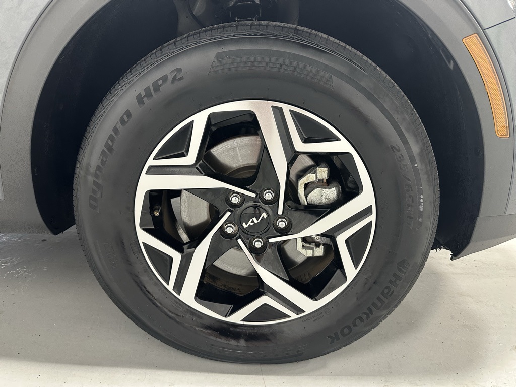 Vehicle image 14 of 64