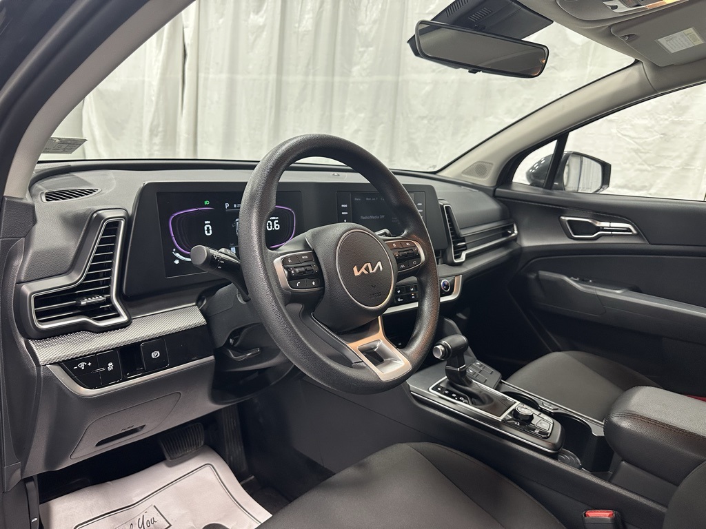 Vehicle image 32 of 64