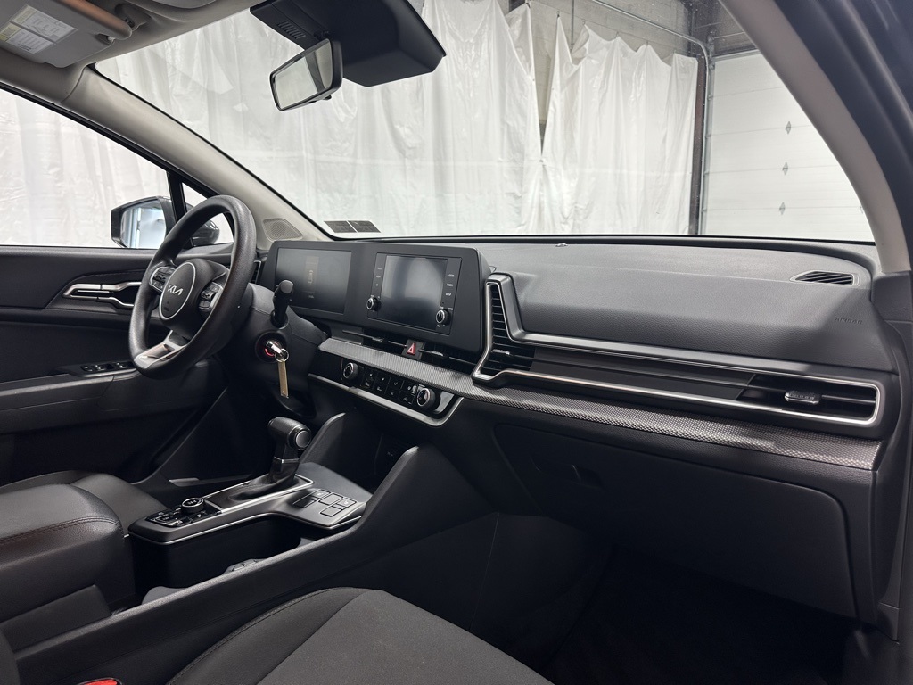 Vehicle image 33 of 64