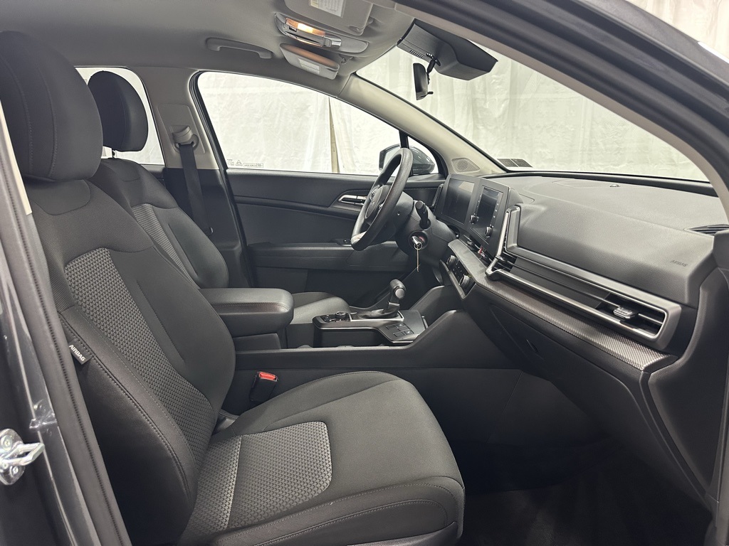Vehicle image 27 of 64