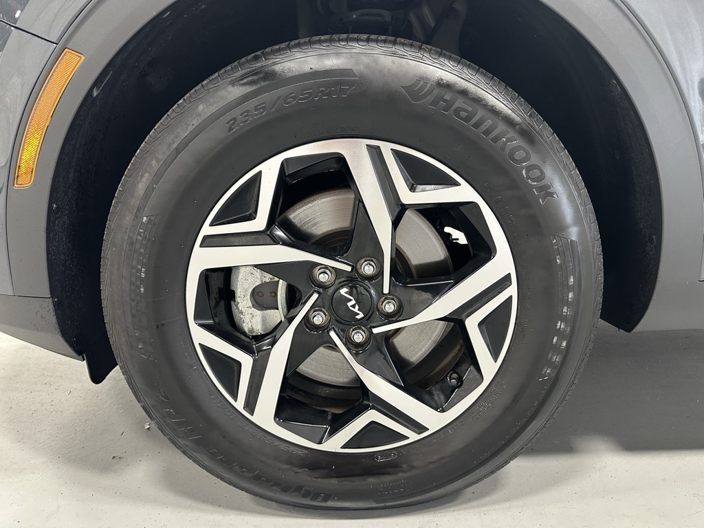 Vehicle image 13 of 64