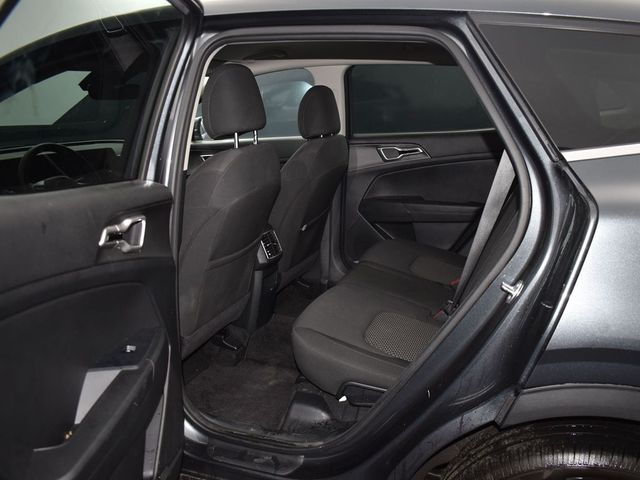 Vehicle image 37 of 39