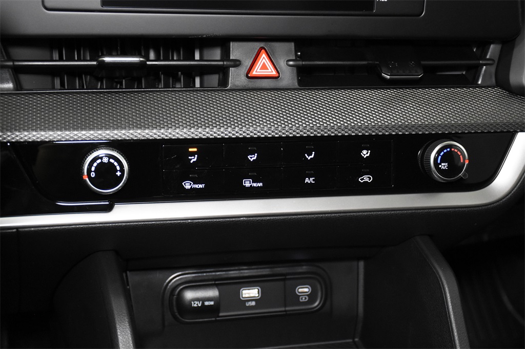 Vehicle image 23 of 31