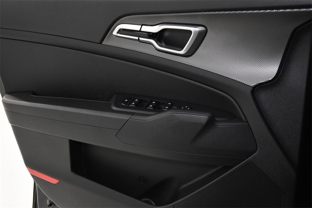Vehicle image 13 of 31
