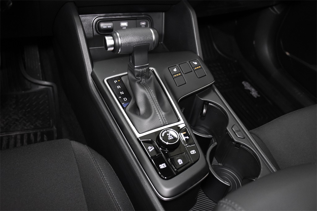 Vehicle image 26 of 31