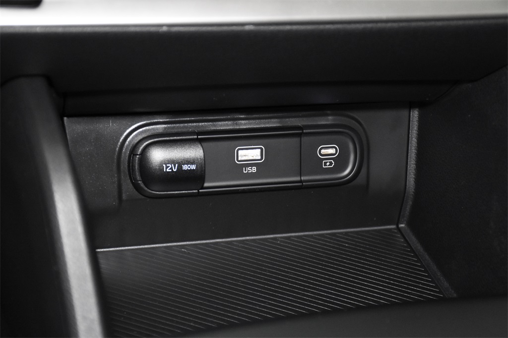 Vehicle image 24 of 31