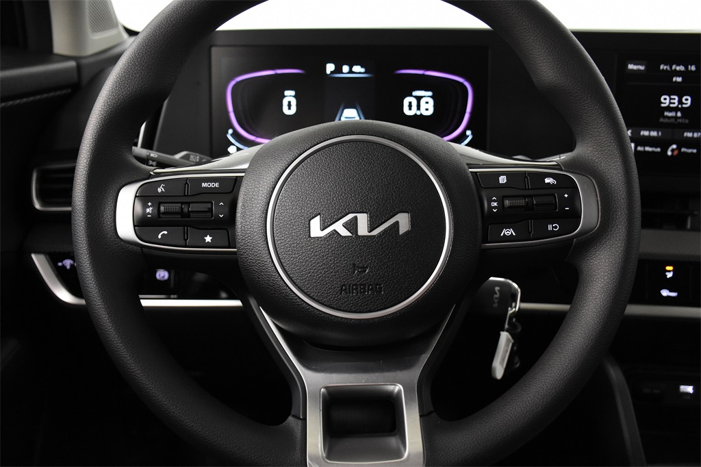 Vehicle image 17 of 31