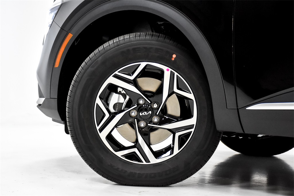 Vehicle image 9 of 31
