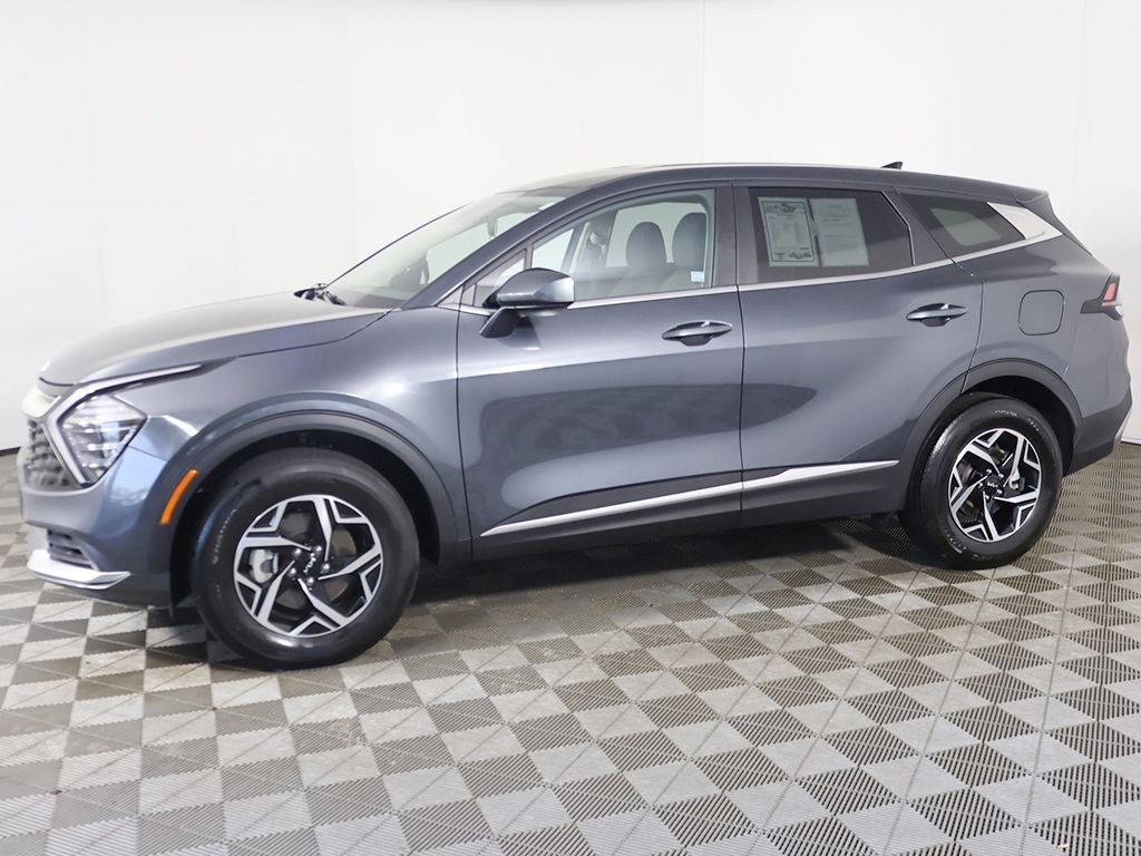 2024 Kia Sportage LX Image 2 of 49